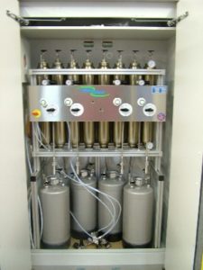 Système de purification de solvants pour 3 solvants. Armoire de sécurité incendie vendue séparément. système selon la norme EN-14470-1