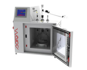 Réacteur assisté par micro-ondes de 0 à 2 kW (2450 MHz) pour des réactions en phase liquide, solide et gazeuse. Dimension 300 x 300 x 300 mm.