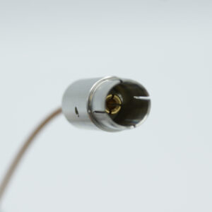 Geaarde UHV-connector met afscherming en niet-afgesloten Kapton-geïsoleerde 39"-draad